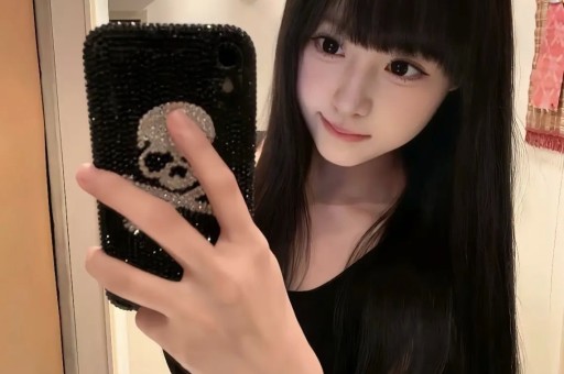 网红司晓迪直播骂白鹿素颜普通、媚男看不起人！评论区翻车连闺蜜都拆台蹭热度翻车最快的一次